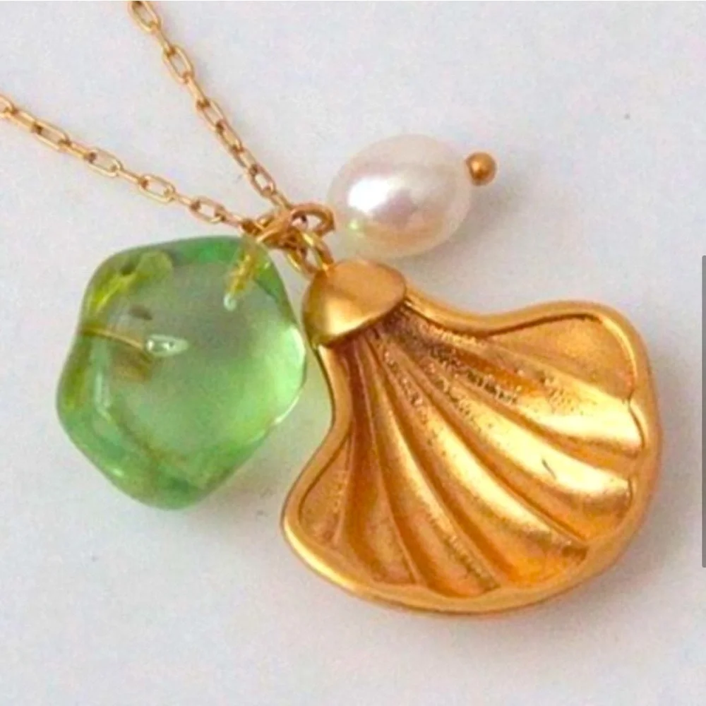 Designers Brands For Customers That Love To Wear Casual and Elegant Accessories